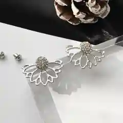 Серебряный серьги-гвоздики с цветком лотоса