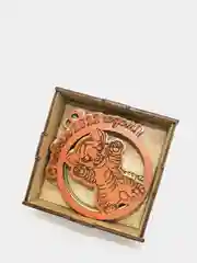Елочные игрушки из фанеры в деревянной коробке 85х80