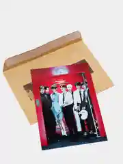 Алый конверт подарочный для денег с фото открыткой k-pop "BTS"