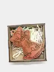 Елочные игрушки из фанеры в деревянной коробке