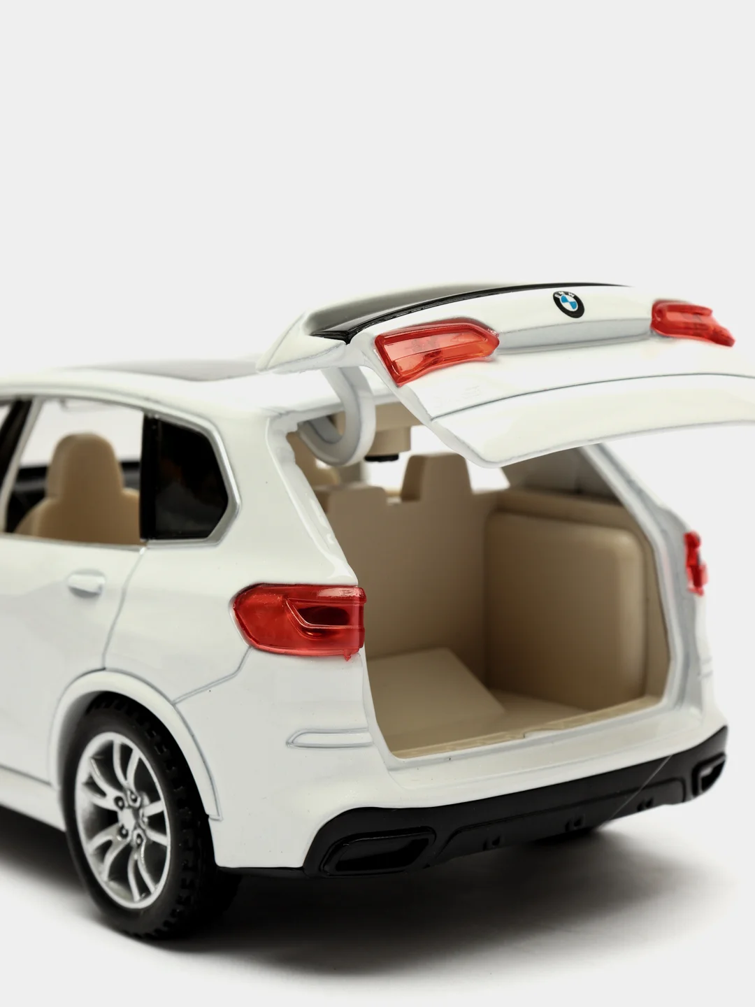 Белый модели автомобилей   BMW X5, BMW X7, TOYOTA- PRADO, RANGE ROVER