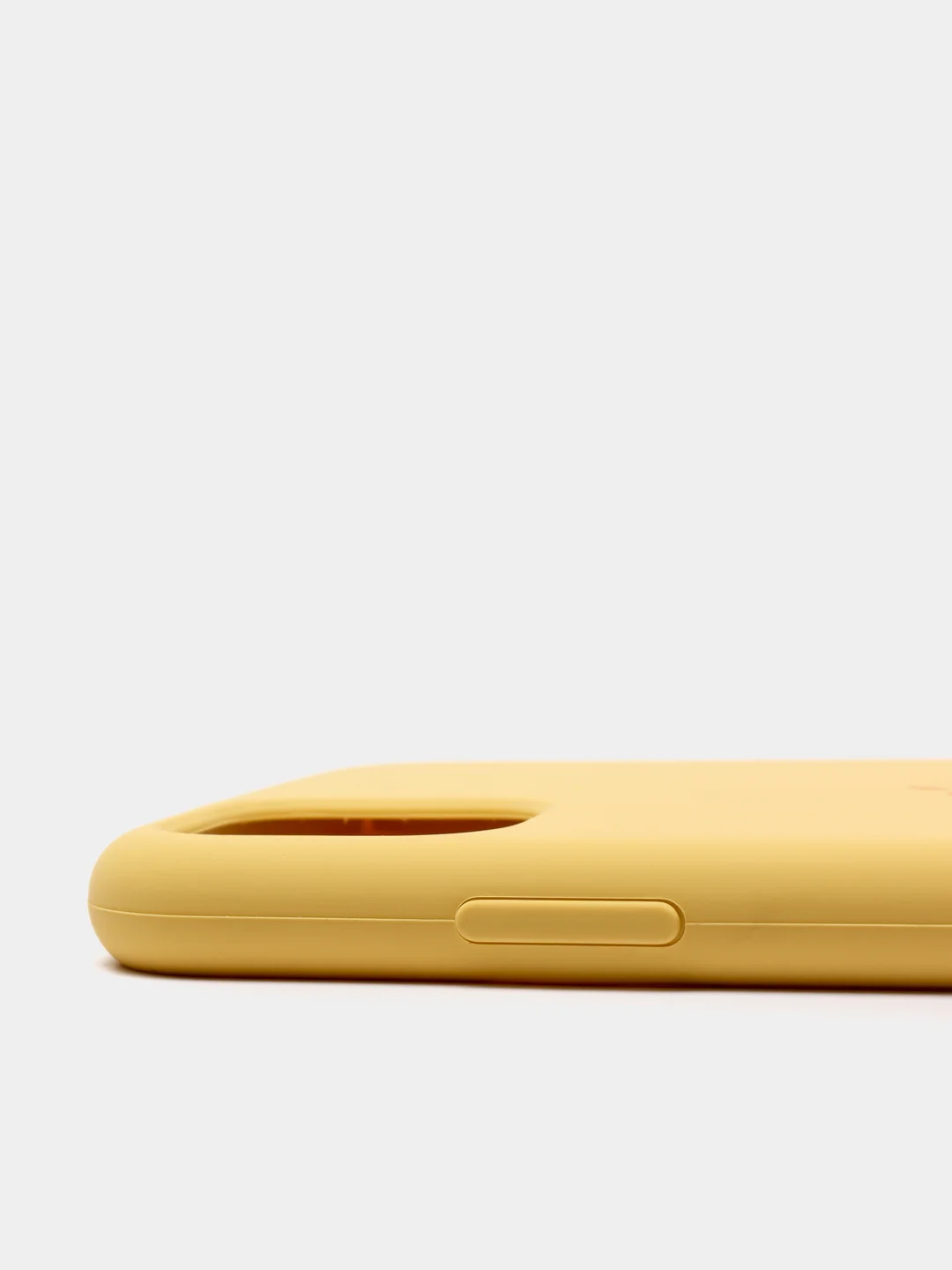 Желтый силиконовый чехол Iphone с логотипом