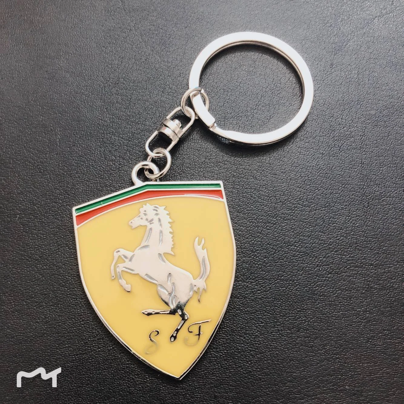 Горчичный брелоки с марками авто