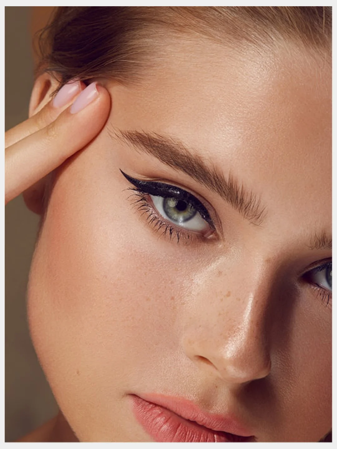 Подводка жидкая для глаз TRIUMPH Master Eyeliner