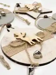 Украшение для подарка из дерева