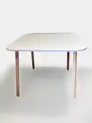 Стол квадратный