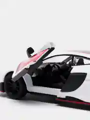 Белый mclaren 675LT with printing KINSMART KT5392DF