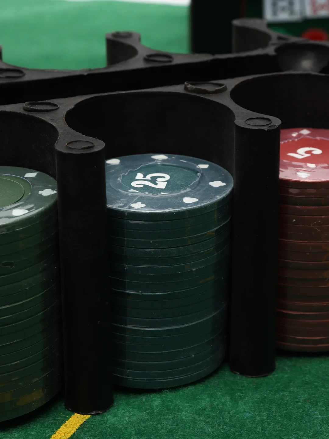 Покерный набор Holdem 200 фишек с номиналом + держатель фишек