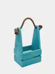 Белый деревянный ящик