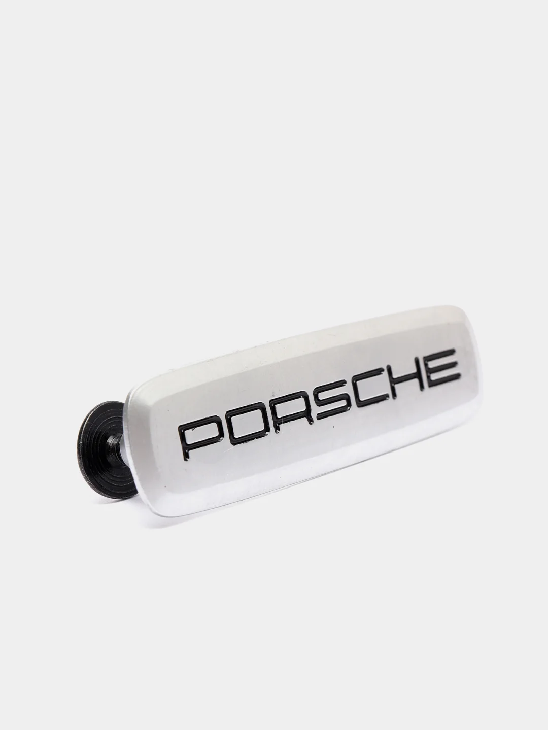 Комплект шильдиков металлических с эмблемой "PORSCHE" и 4 винтовыми креплениями (Пара)