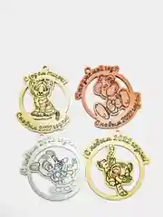 Красный елочные игрушки из фанеры в деревянной коробке 75х75