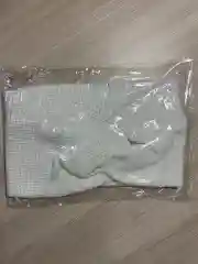 Белый вязаная повязка