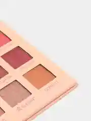 Бежевый тени для век  Colour Geometry 18 цветов