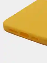 Желтый силиконовый чехол на iPhone 12 Pro Max