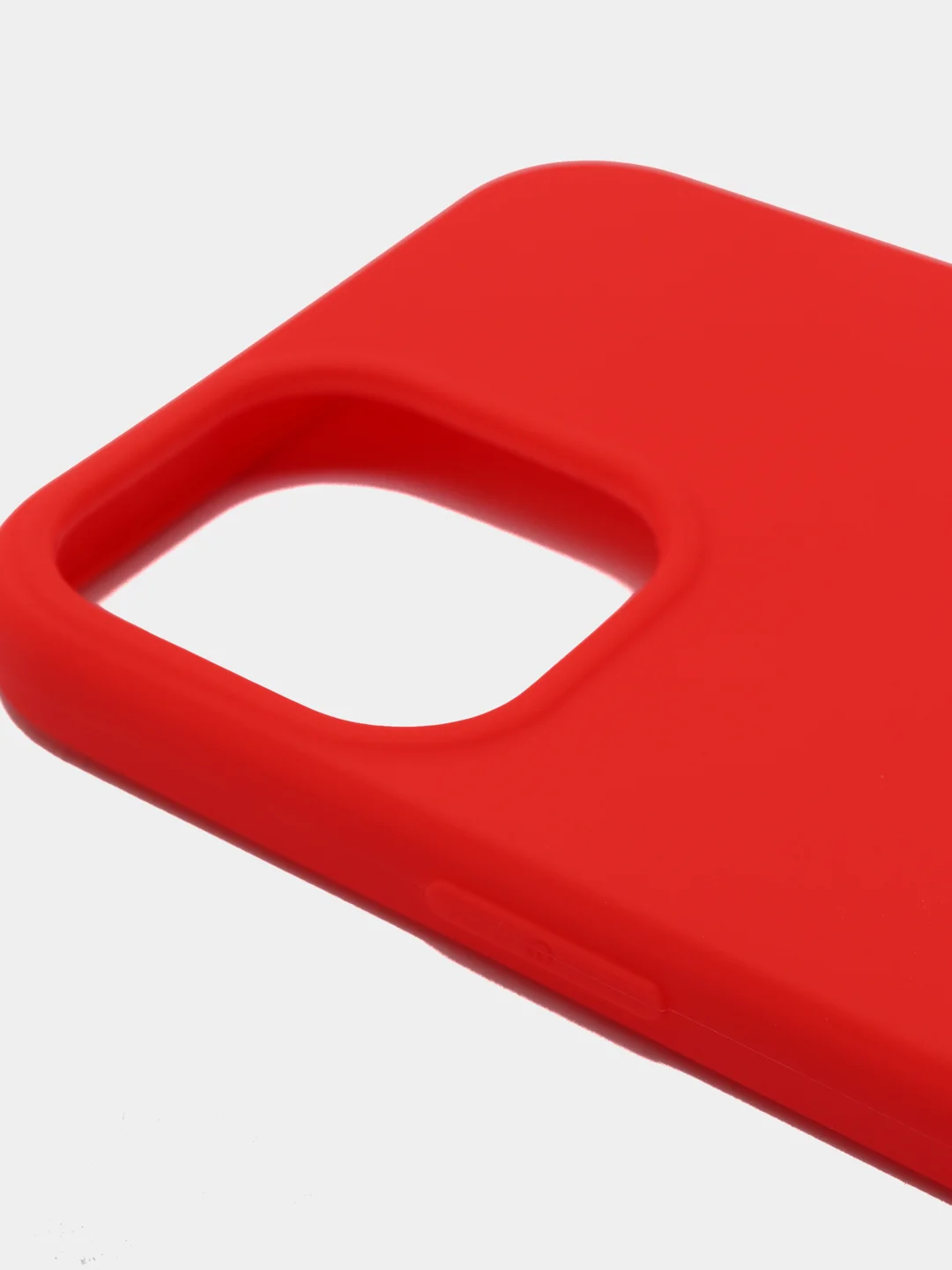 Красный силиконовый чехол на iPhone 12 Pro Max