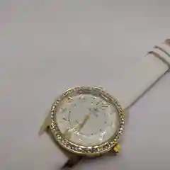 Молочный женские кварцевые наручные часы