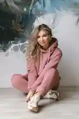 Бежевый спортивный женский костюм