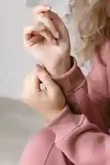 Бежевый спортивный женский костюм