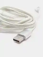 Белый кабель для зарядки устройства Lightning