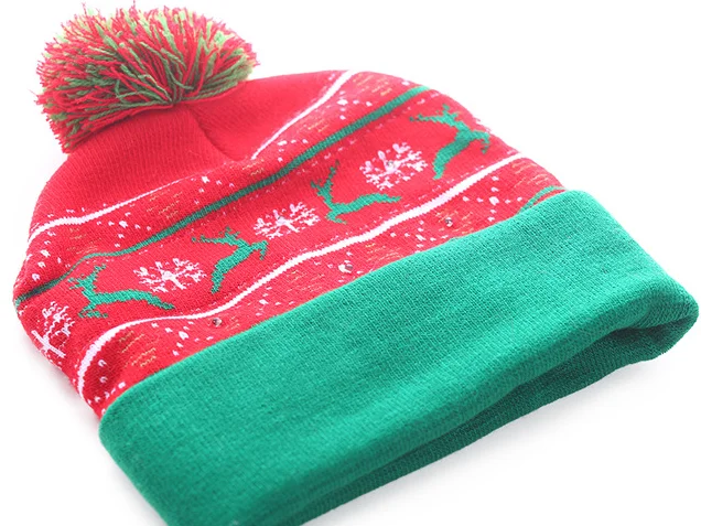 Зеленый новогодняя шапка-бини с помпоном Happy Hat, со светодиодной подсветкой, 3 вида