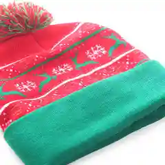 Зеленый новогодняя шапка-бини с помпоном Happy Hat,  со светодиодной подсветкой, 3 вида