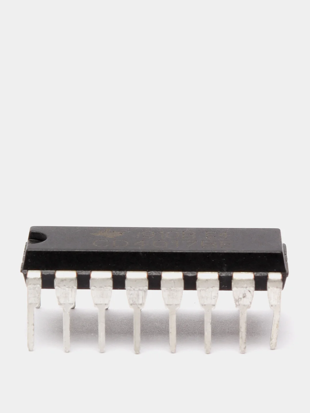 5 штук Микросхема CD4017BE (=КР1561ИЕ8) PDIP-16