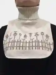 Бежевый манишка женская