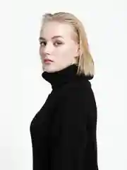 Черный свитер женский