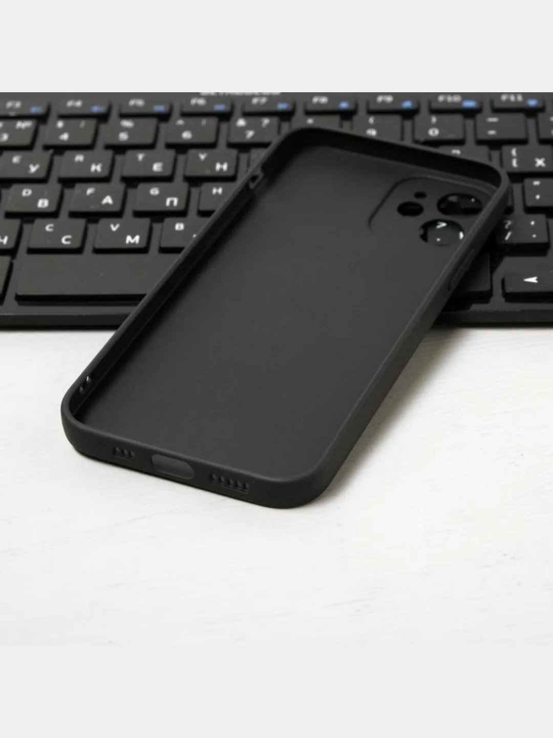 Красный чехол для iPhone 12 силиконовый с покрытием Soft Touch