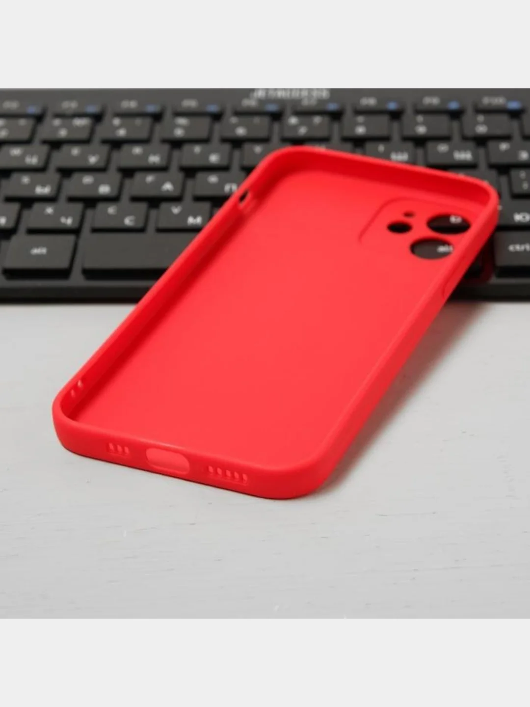 Красный чехол для iPhone 12 силиконовый с покрытием Soft Touch