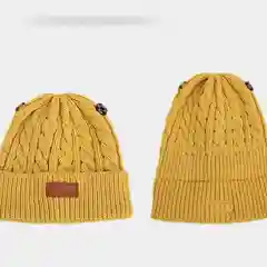Желтый детская шапка со съемными помпонами из меха енота