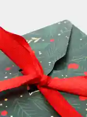 Зеленый новогодняя коробка квадратная
