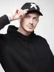 Белый кепка с прямым козырьком Closed