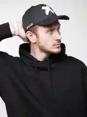 Белый кепка с прямым козырьком Closed