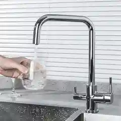 Белый смеситель для кухни FRUD R43054 из латуни с фильтром подключения воды поворотный излив