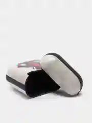 Светло-бежевый чехол-игрушка для наушников AirPods 1,2 (Эирподс 1,2 Аирподс 1,2)