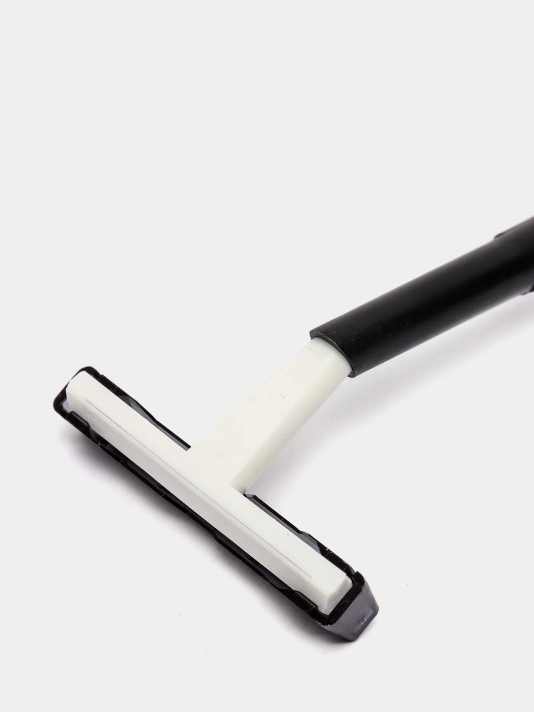 Станки для бритья мужские черный одноразовые BIC с защитной металической полоской