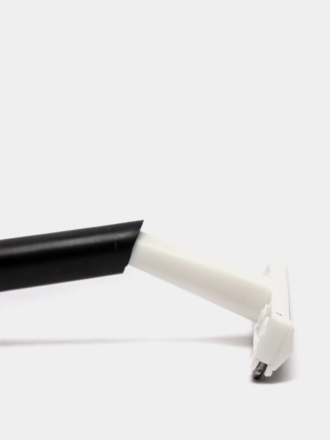 Станки для бритья мужские черный одноразовые BIC с защитной металической полоской