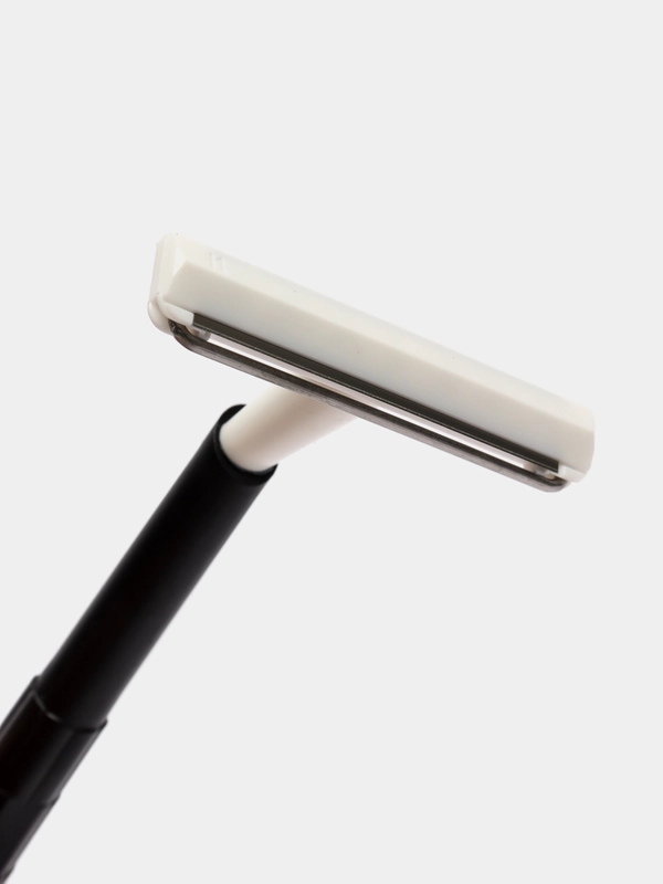 Станки для бритья мужские черный одноразовые BIC с защитной металической полоской