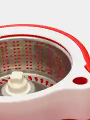 Красный швабра с ведром
