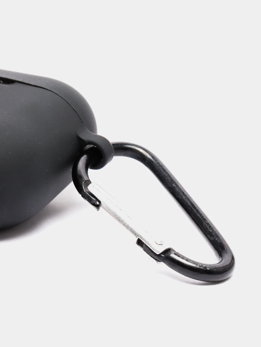 Черный силиконовый чехол для наушников Airpods (Аирподс) 1, 2, 3, Pro, с карабином-держателем