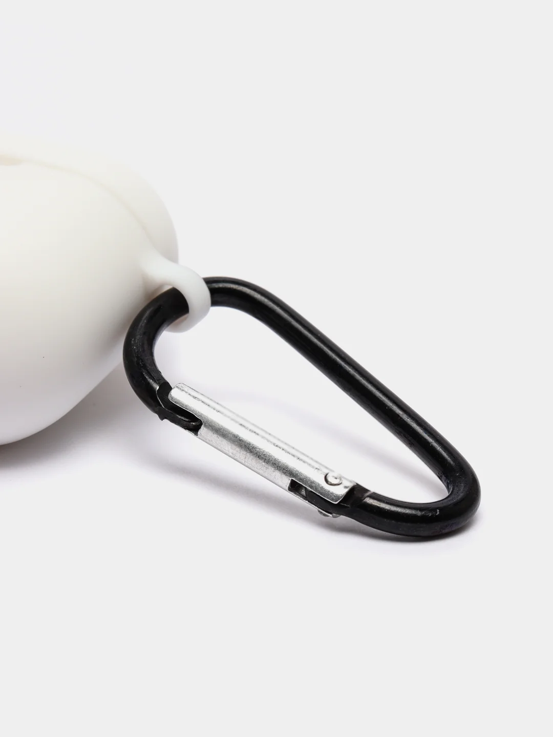 Белый силиконовый чехол для наушников Airpods (Аирподс) 1, 2, 3, Pro, с карабином-держателем