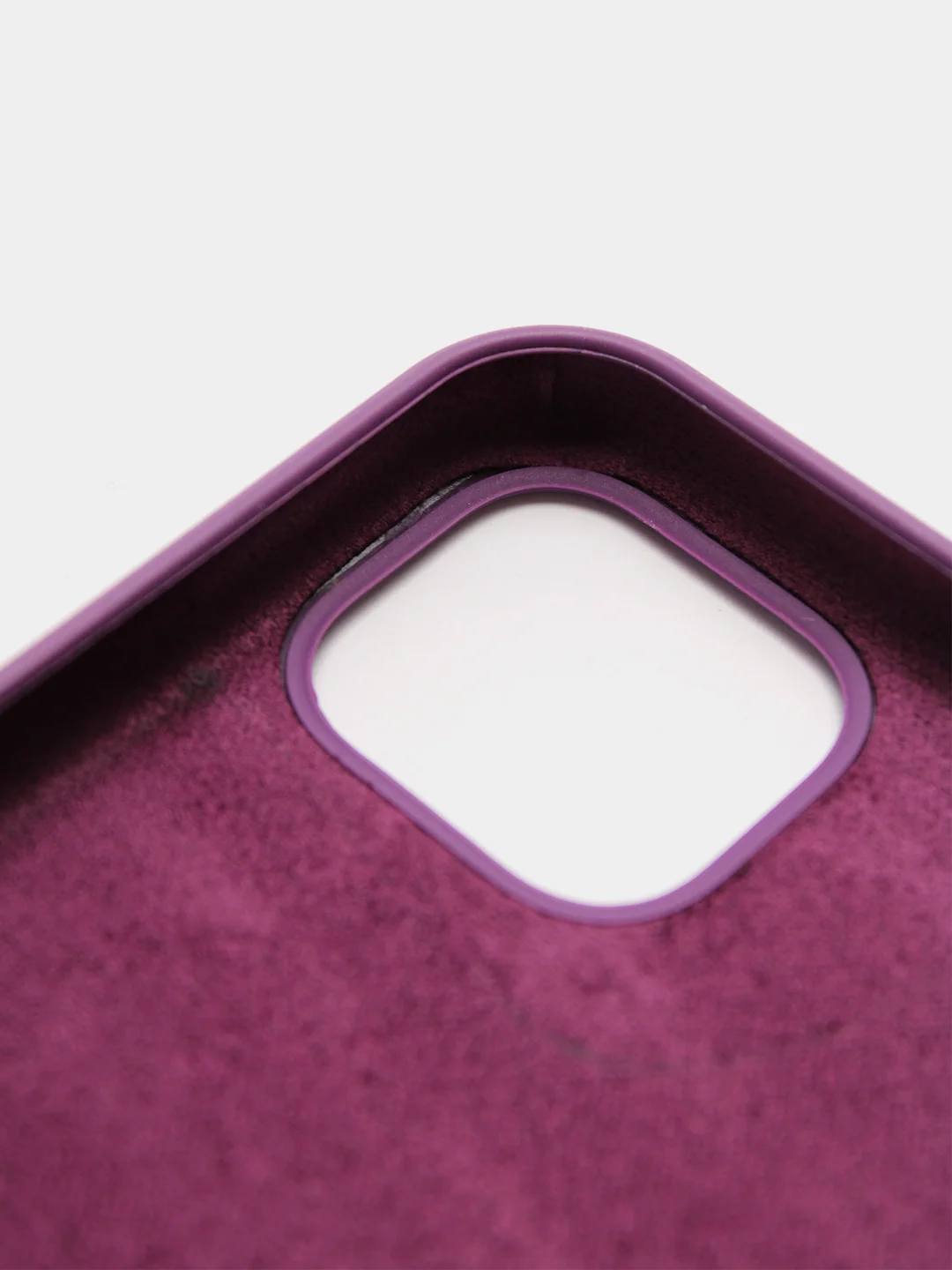 Пурпурный чехол Silicone Case для iPhone 11, с открытым низом