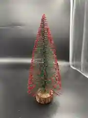 Зеленый елка искусственная