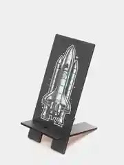 Деревянная подставка под телефон (Космическая ракета)