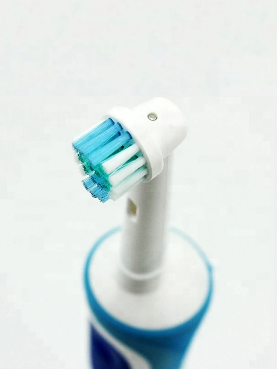 Насадки для электрической зубной щетки Oral B орал би и B.well 4 шт