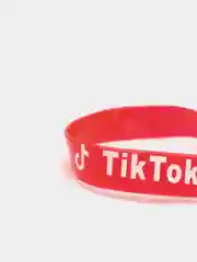 Красный браслет Tik tok силиконовые разные цвета (Tiktok Тикток браслеты )