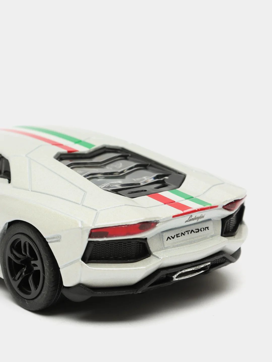 Белый металлическая машинка 1:36 Lamborghini Aventador LP 700-4 KT5355DF