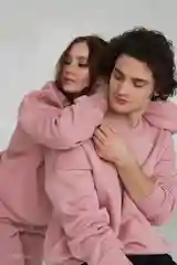 Розовый свитшот с высоким горлом