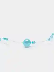 Ледяной бусины на нитке